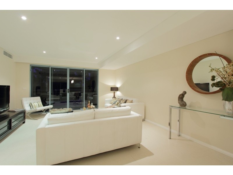 2/1 Tanunda Drive, Rivervale WA 6103