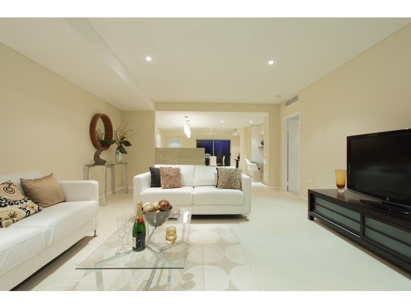 2/1 Tanunda Drive, Rivervale WA 6103