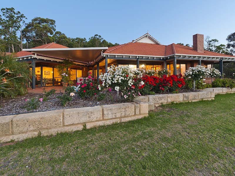 176 Albany Highway, Bedfordale WA 6112