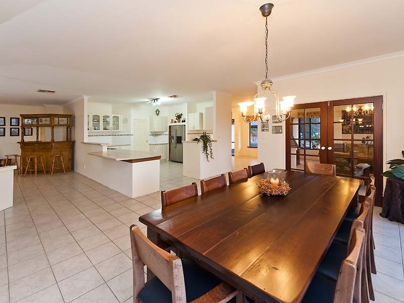 176 Albany Highway, Bedfordale WA 6112