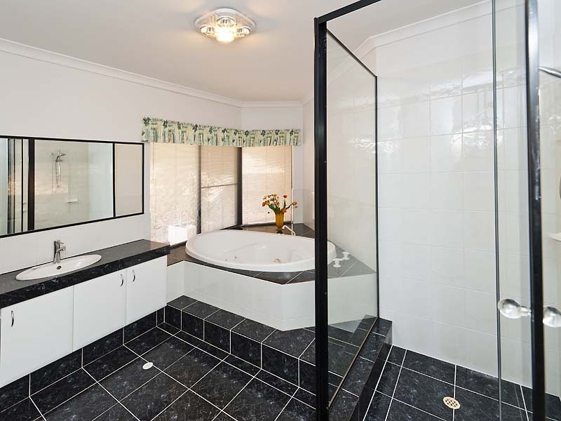 176 Albany Highway, Bedfordale WA 6112