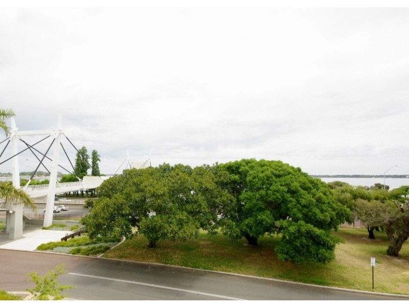 24/2 Preston Street, Como WA 6152