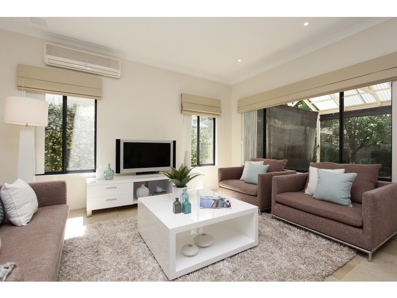 4 The Pines, Como WA 6152