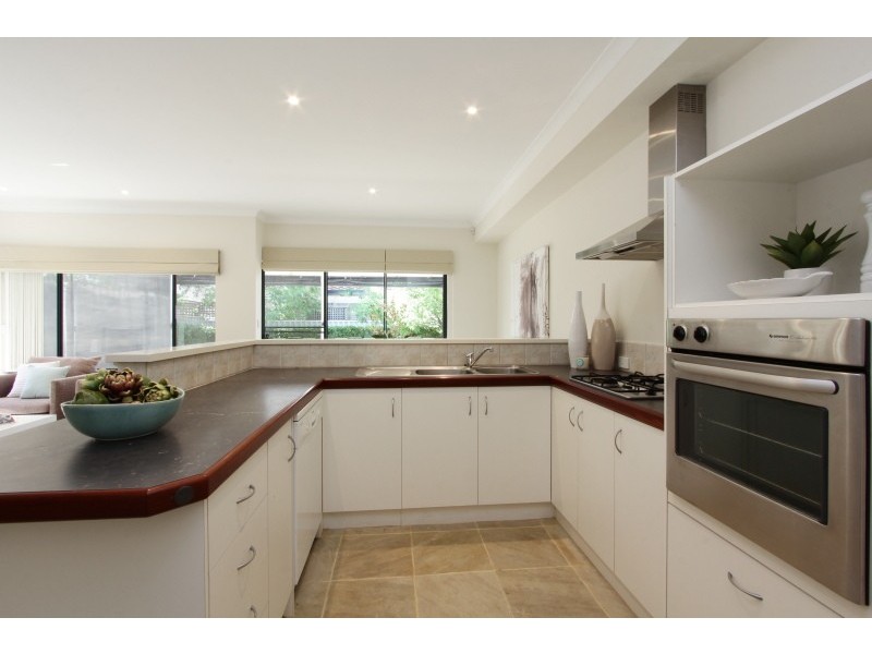 4 The Pines, Como WA 6152