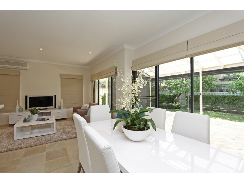 4 The Pines, Como WA 6152