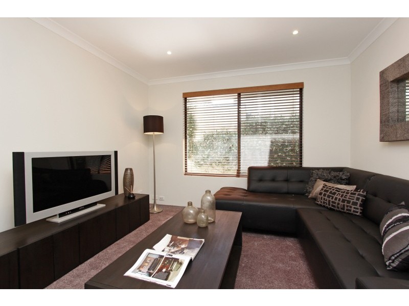 4 The Pines, Como WA 6152