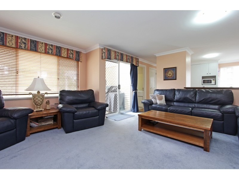 2/3 Hazel Street, Como WA 6152
