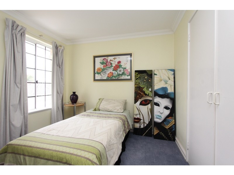 2/3 Hazel Street, Como WA 6152