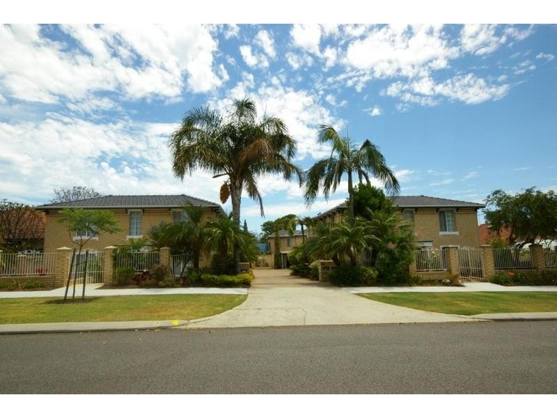 2/3 Hazel Street, Como WA 6152