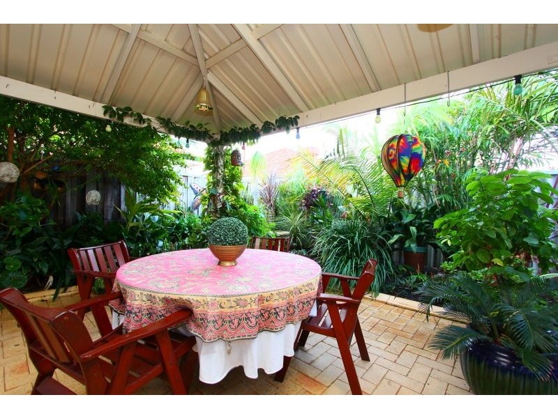 2/71 Henley Street, Manning WA 6152