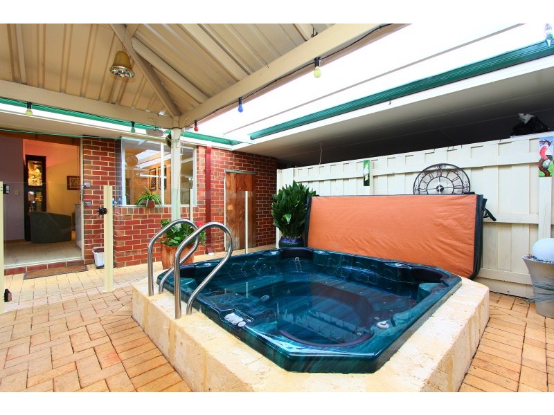 2/71 Henley Street, Manning WA 6152