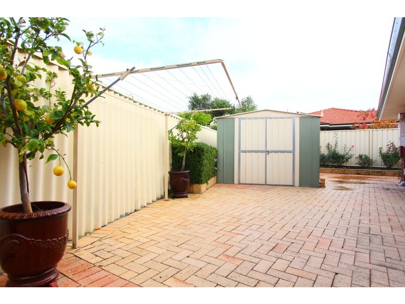 2/71 Henley Street, Manning WA 6152