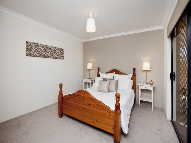 2 Klem Avenue, Salter Point WA 6152