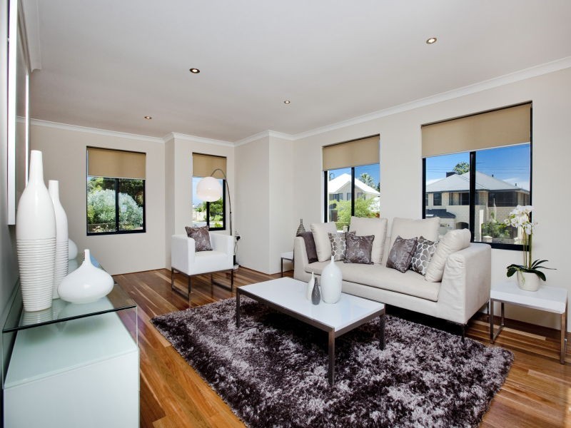 2 Klem Avenue, Salter Point WA 6152