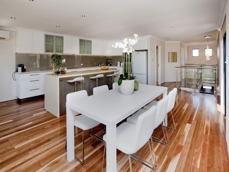 2 Klem Avenue, Salter Point WA 6152