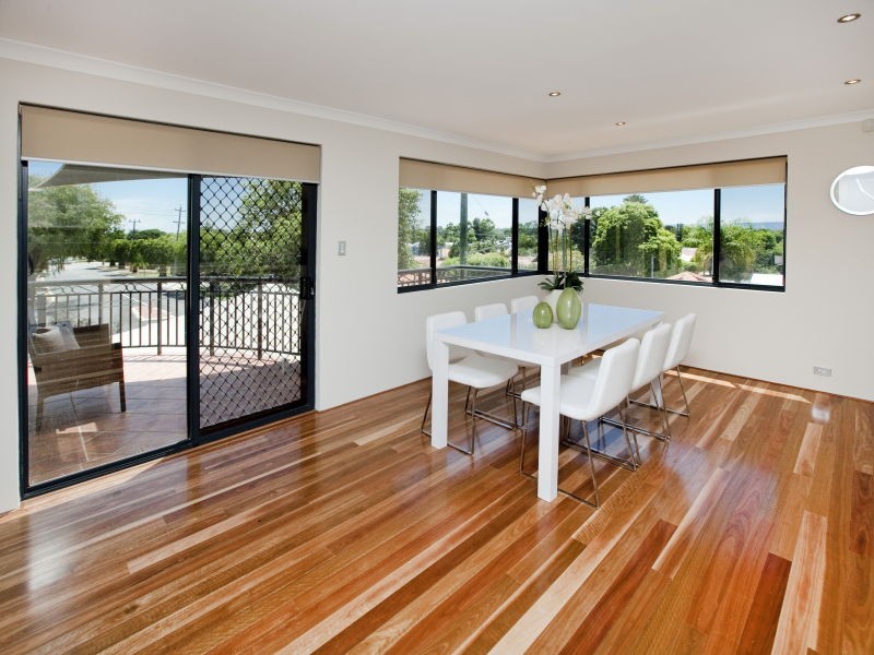 2 Klem Avenue, Salter Point WA 6152