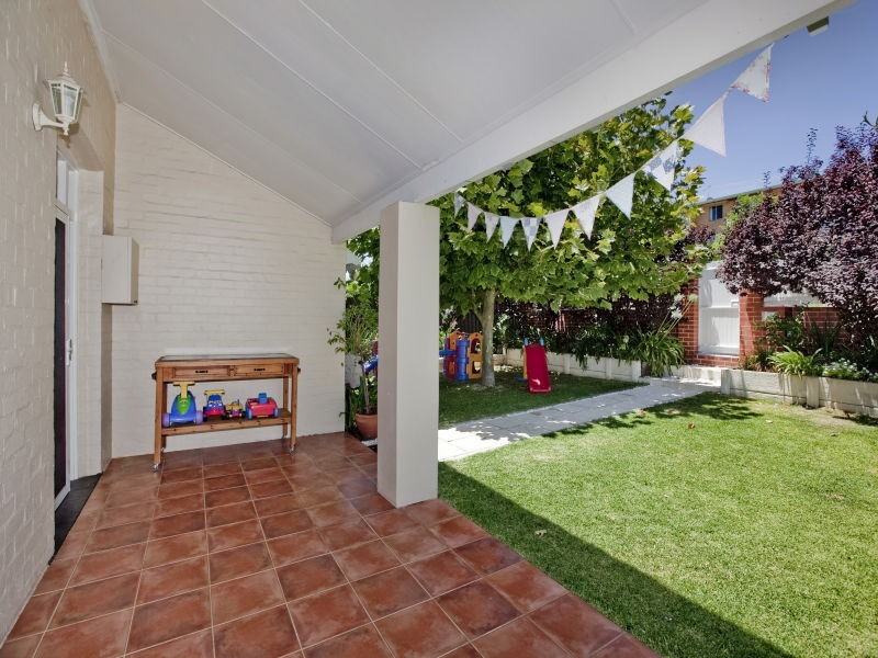 77 McMaster Street, Victoria Park WA 6100