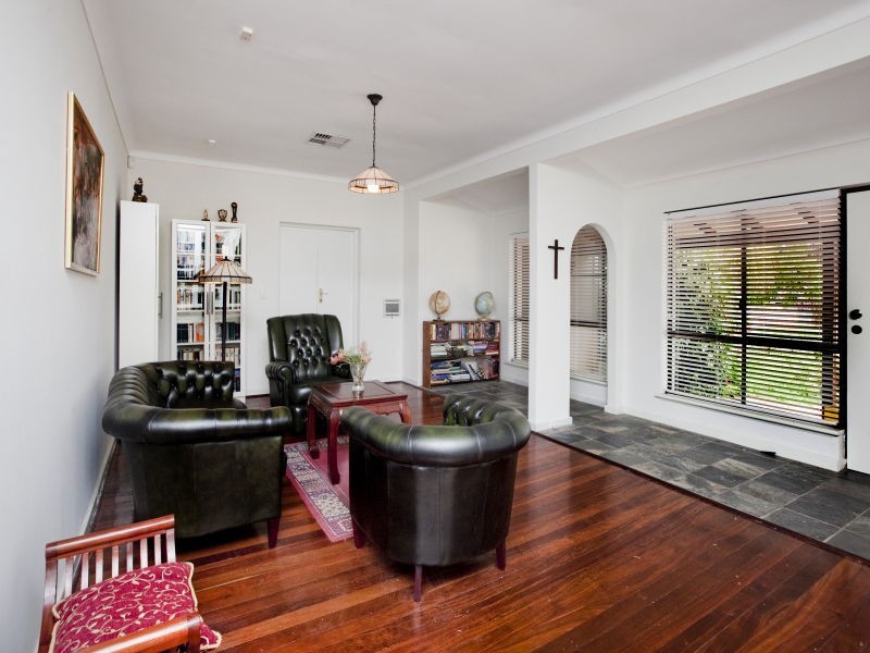 112 Welwyn Avenue, Salter Point WA 6152