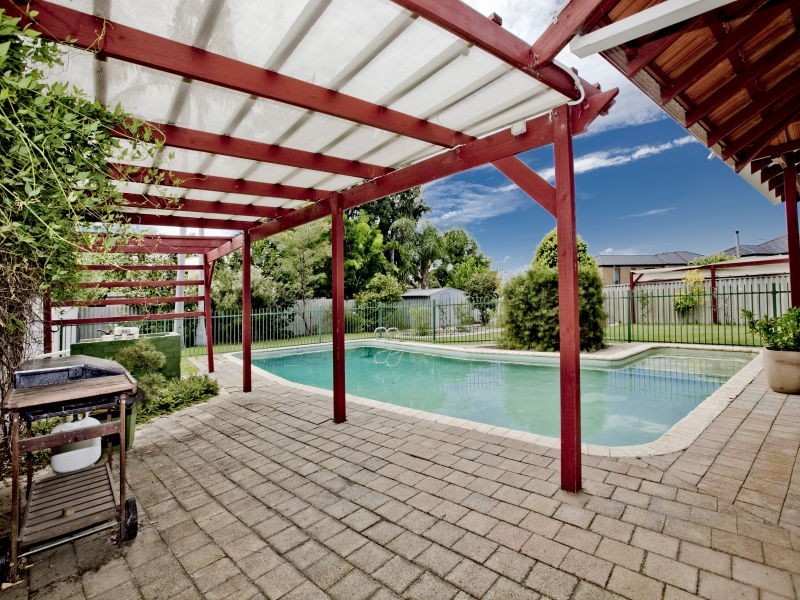 112 Welwyn Avenue, Salter Point WA 6152