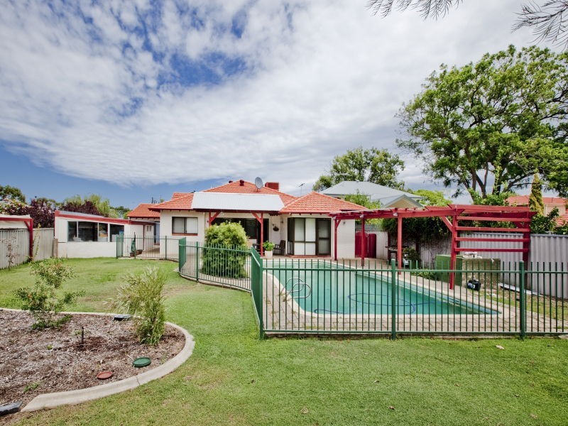 112 Welwyn Avenue, Salter Point WA 6152