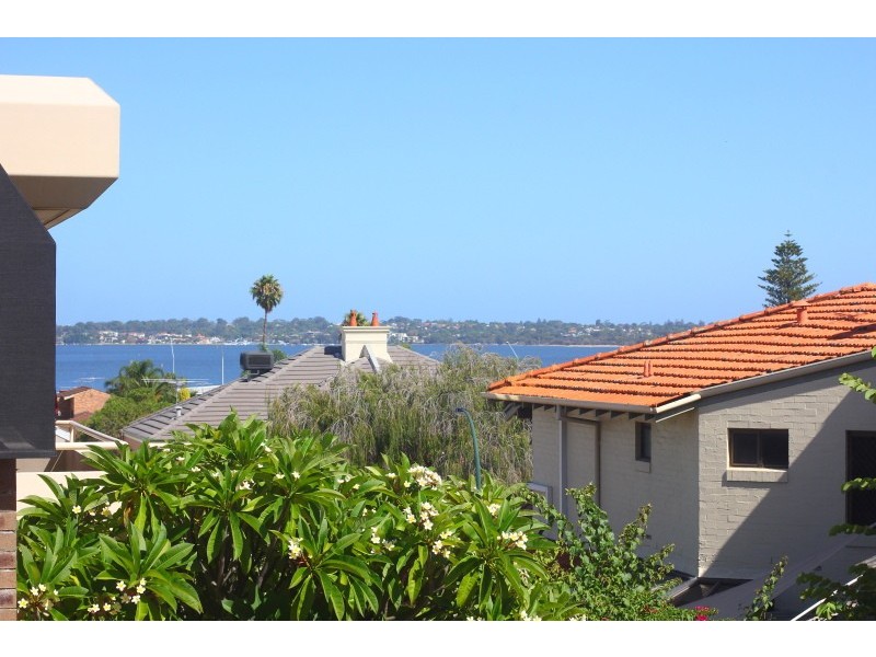 3/12 Robert Street, Como WA 6152