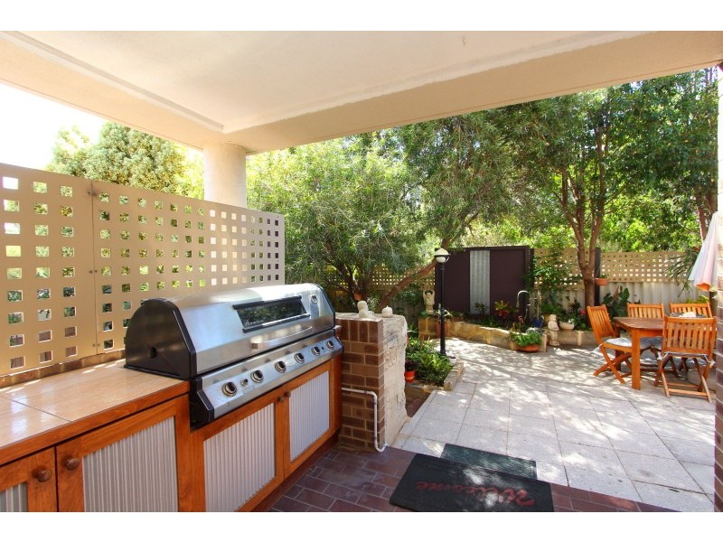 3/12 Robert Street, Como WA 6152