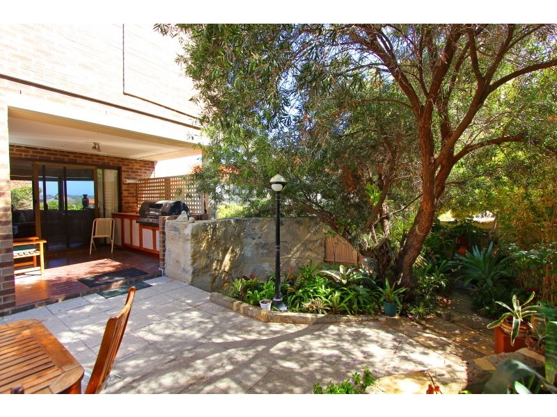 3/12 Robert Street, Como WA 6152