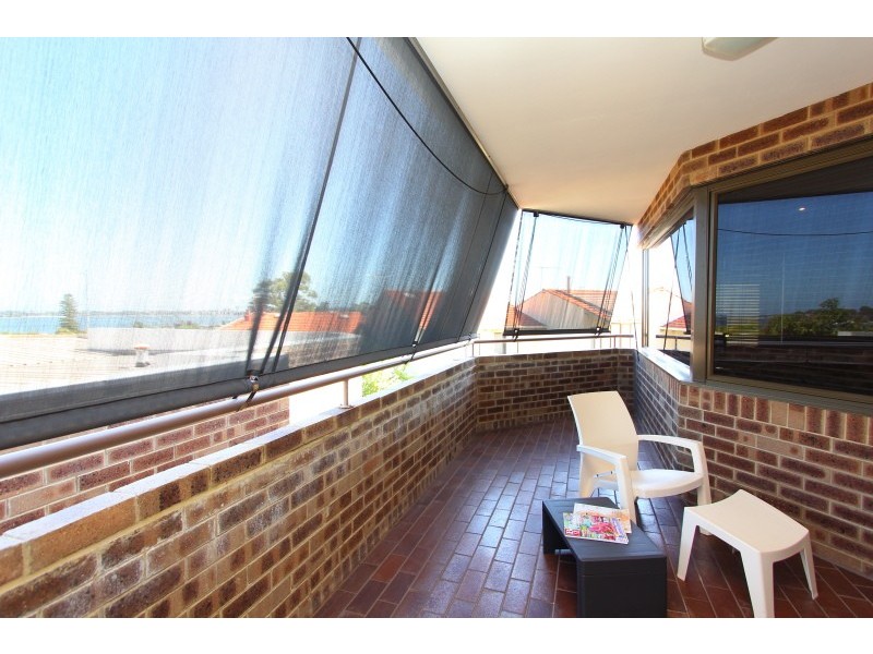 3/12 Robert Street, Como WA 6152