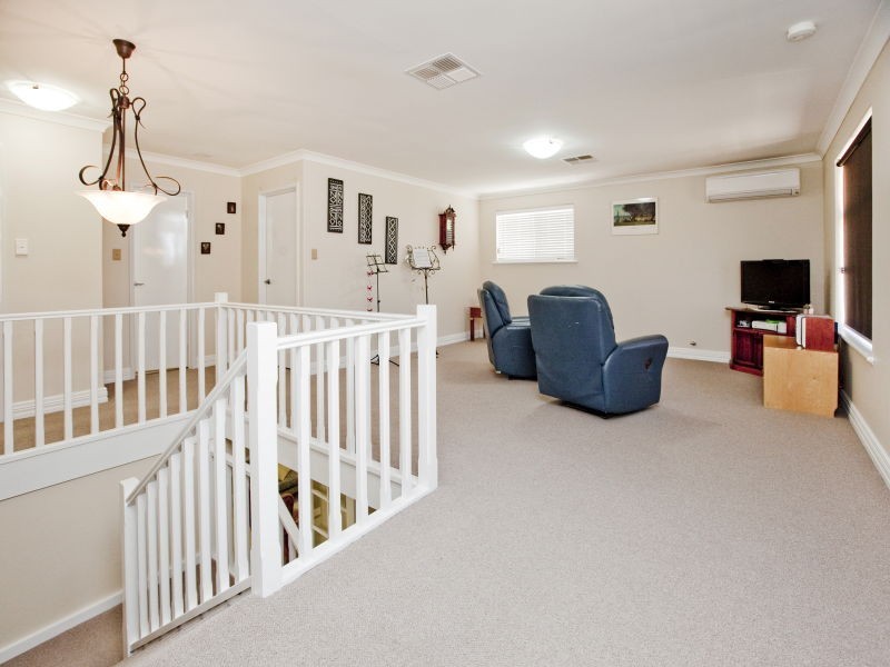 32A Letchworth Centre Avenue, Salter Point WA 6152