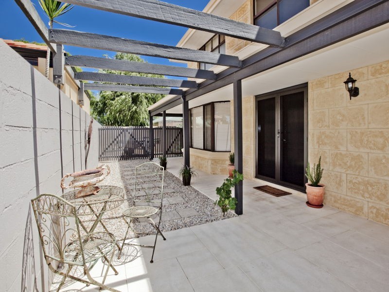 32A Letchworth Centre Avenue, Salter Point WA 6152