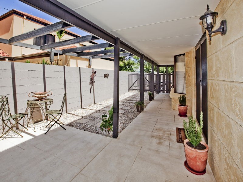 32A Letchworth Centre Avenue, Salter Point WA 6152