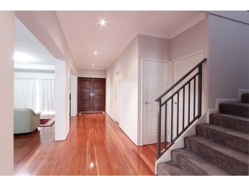 13 Omagh Grove, Waterford WA 6152