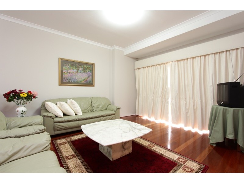 13 Omagh Grove, Waterford WA 6152