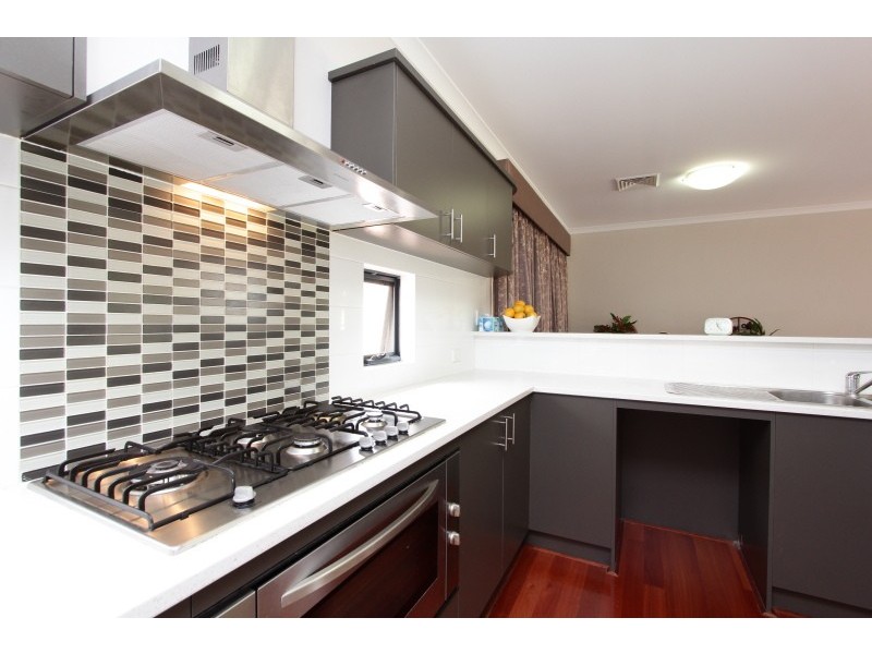 13 Omagh Grove, Waterford WA 6152