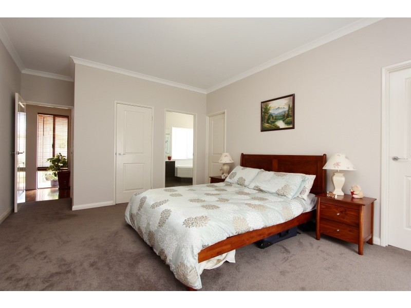 13 Omagh Grove, Waterford WA 6152