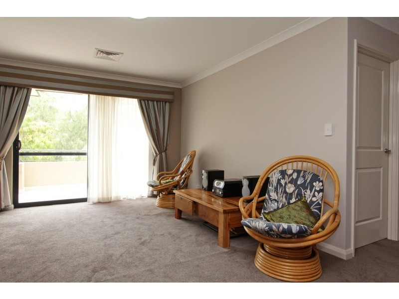 13 Omagh Grove, Waterford WA 6152