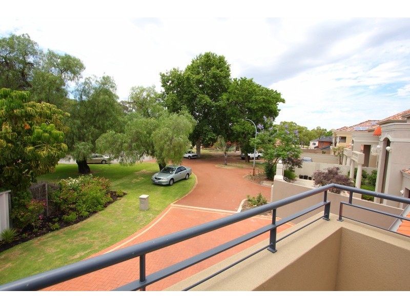 13 Omagh Grove, Waterford WA 6152