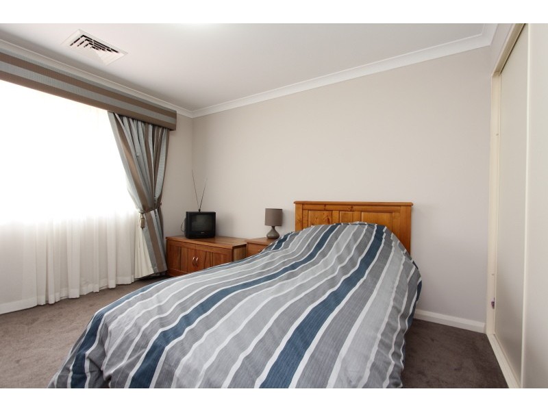 13 Omagh Grove, Waterford WA 6152