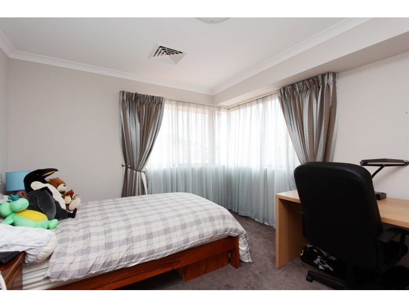 13 Omagh Grove, Waterford WA 6152