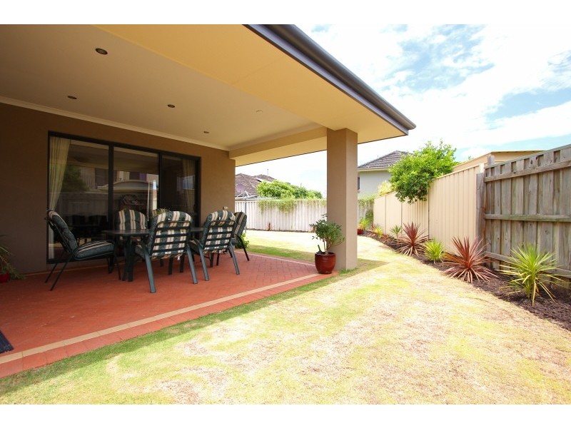 13 Omagh Grove, Waterford WA 6152