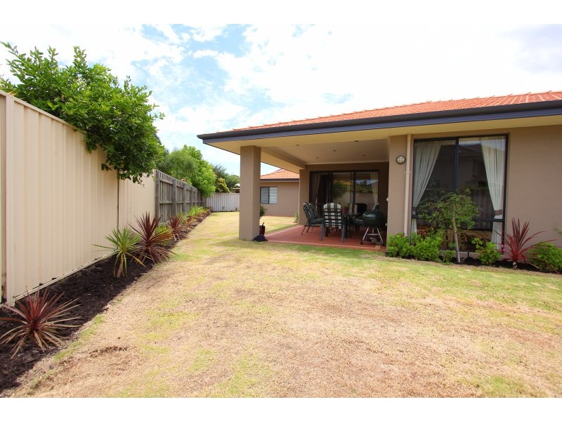 13 Omagh Grove, Waterford WA 6152