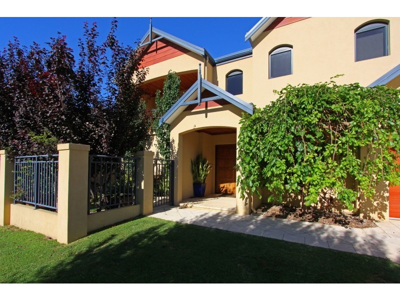 6 Hogg Avenue, Salter Point WA 6152