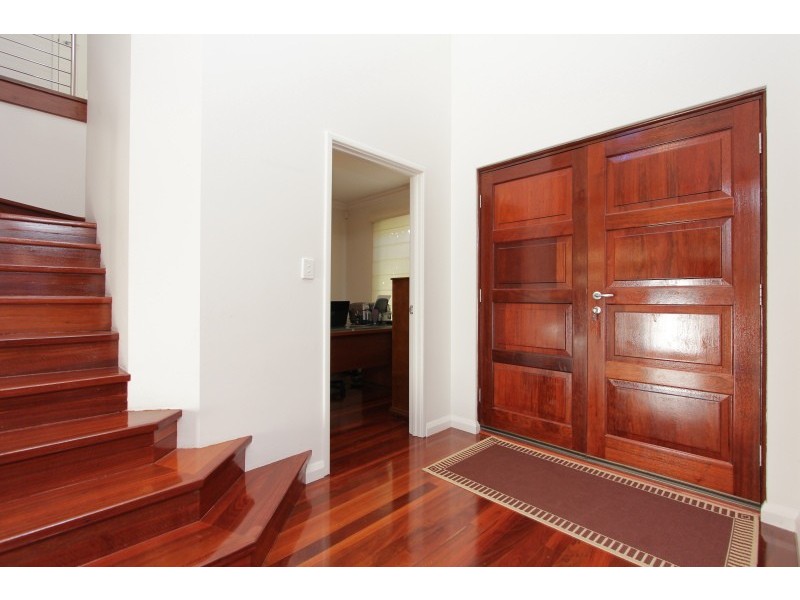 6 Hogg Avenue, Salter Point WA 6152