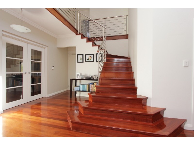 6 Hogg Avenue, Salter Point WA 6152