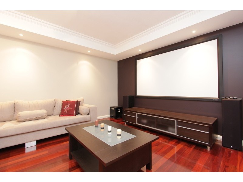 6 Hogg Avenue, Salter Point WA 6152