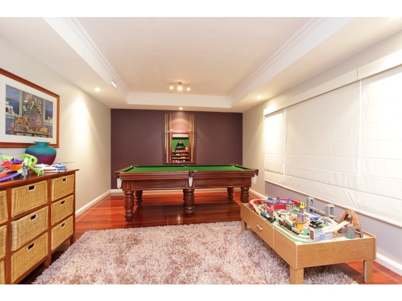 6 Hogg Avenue, Salter Point WA 6152