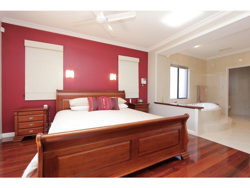 6 Hogg Avenue, Salter Point WA 6152