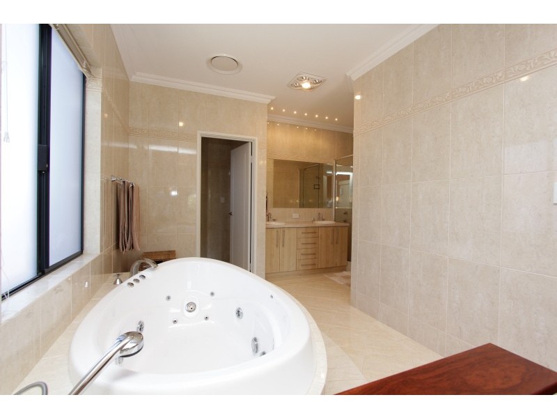 6 Hogg Avenue, Salter Point WA 6152