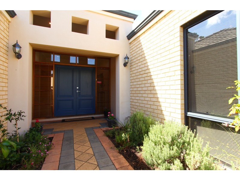 11 Hogg Avenue, Salter Point WA 6152