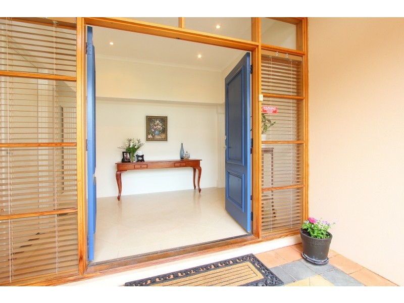 11 Hogg Avenue, Salter Point WA 6152